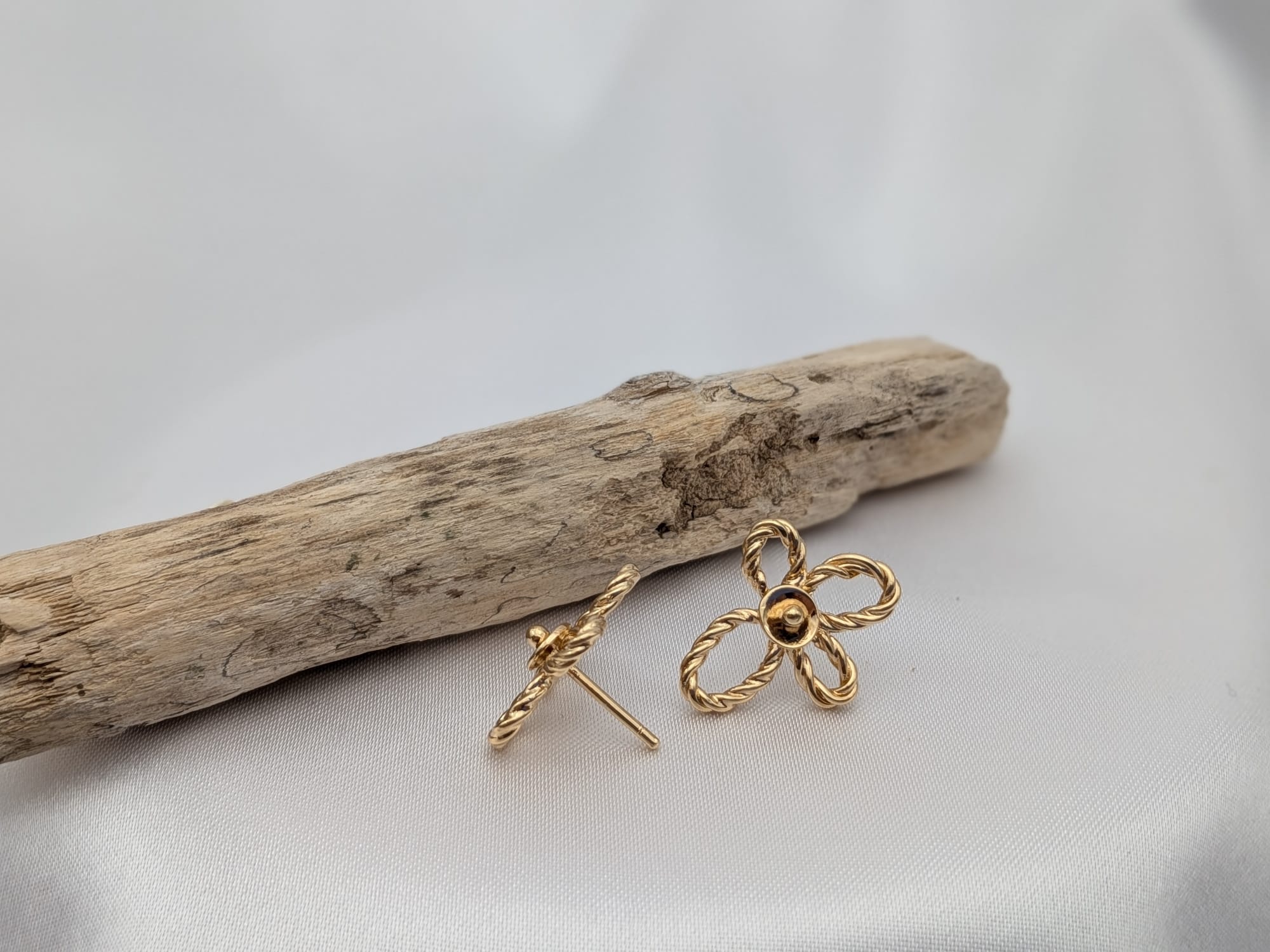 HELENE - Boucles d'oreilles fleurs en plaqué or 5µ