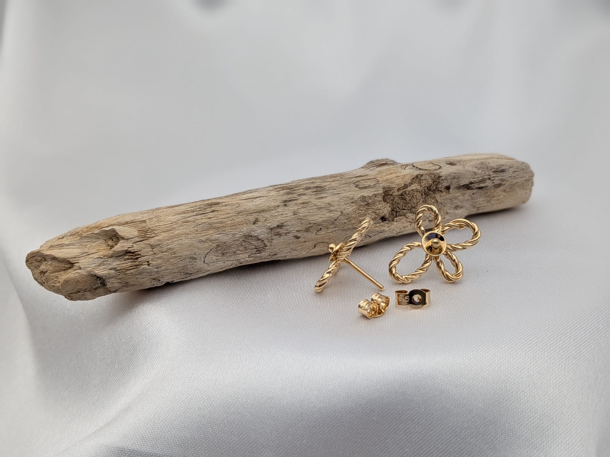 HELENE - Boucles d'oreilles fleurs en plaqué or 5µ