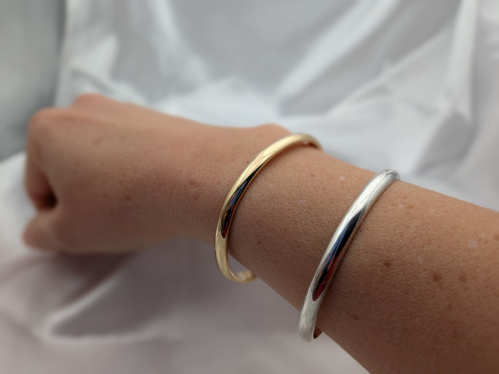 Bracelet jonc  ajusté LISA vue de face porté