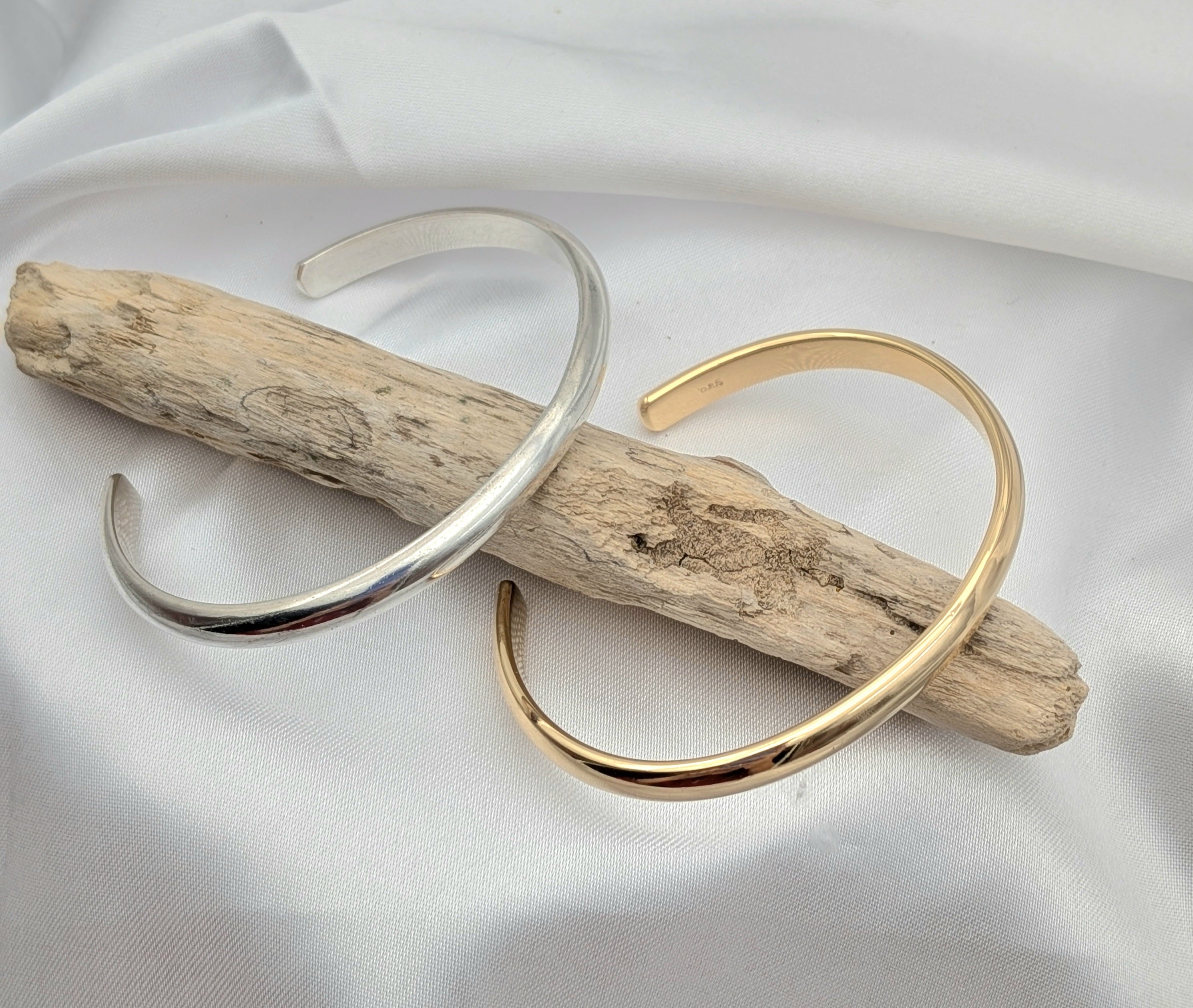 Bracelet jonc ajusé au poignet, argent ou plaqué or