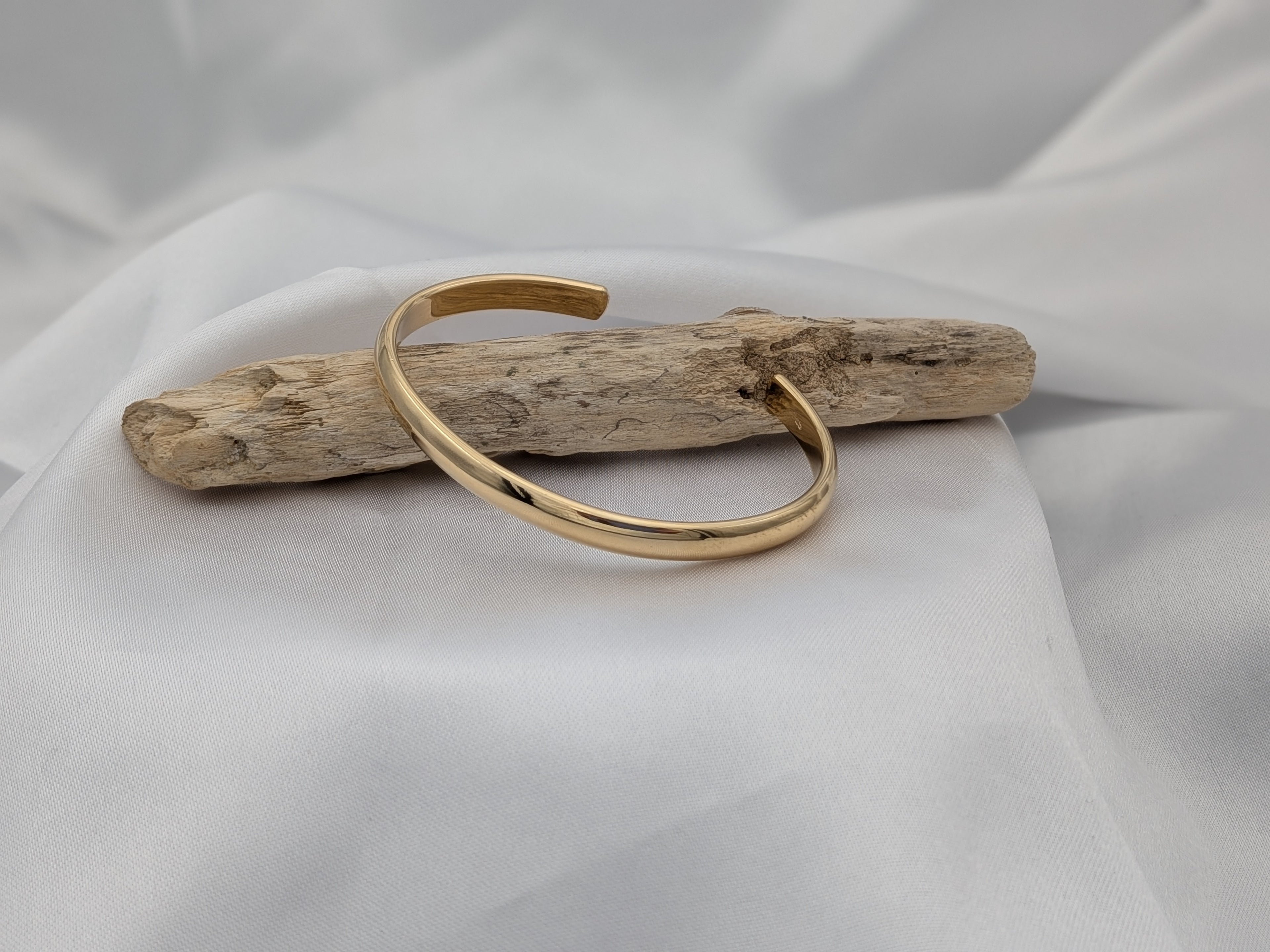 Bracelet jonc  plaqué or ajusté LISA vue de face